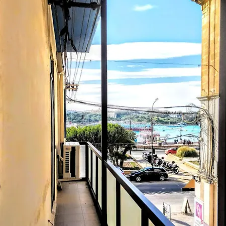 Seafront דירה